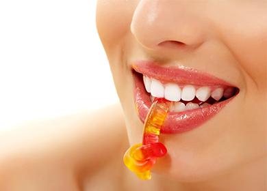 Желирани бонбони в устата