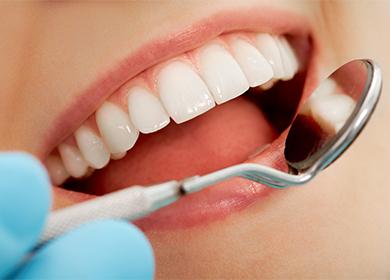 Проверка на зъбите при зъболекаря