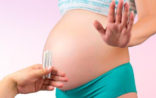 Бременното момиче отказва цигари