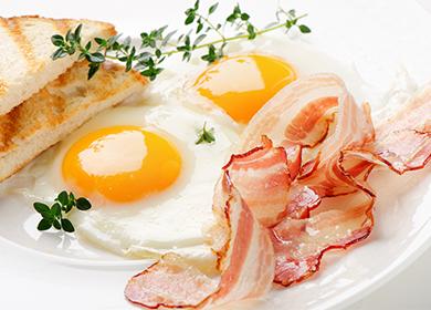 كيف تقلى البيض المقلي العادي في مقلاة. فوائد ومضار الطبق