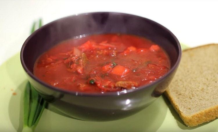 Subukang lutuin ang tulad ng isang borscht ayon sa klasikong recipe na may isang larawan.