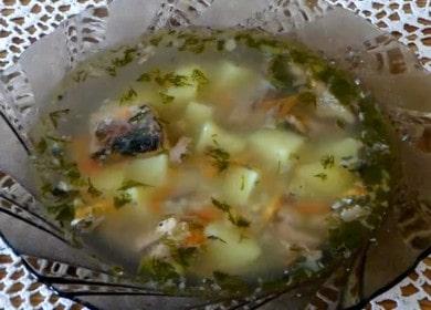 طبخ حساء السمك المعلب لذيذ: وصفة مع الصور خطوة بخطوة!