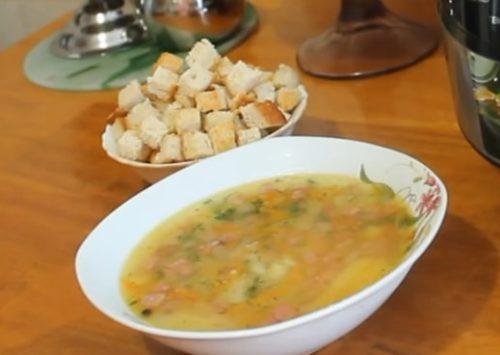 حساء البازلاء لذيذ ومرضية في طباخ بطيء: وصفة مع الصور خطوة بخطوة.