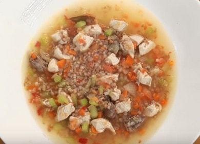 طبخ حساء الحنطة السوداء غير عادي مع الدجاج وفقا للوصفة مع الصور خطوة بخطوة.