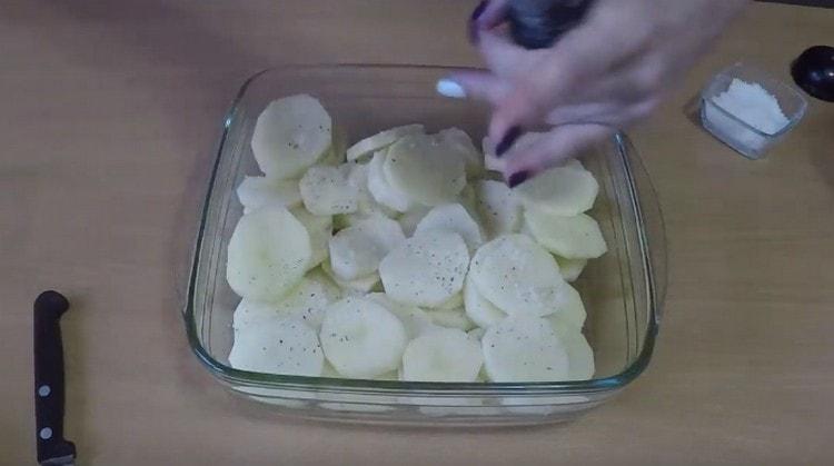 Сол и черен пипер картофи.