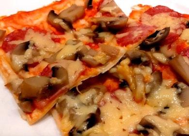 Лека и вкусна домашна пица с питка: приготвена по проста рецепта стъпка по стъпка със снимка.