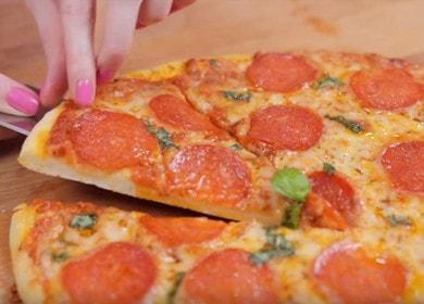 Пикантна пица с пеперони у дома: готвим по рецептата със стъпка по стъпка снимки.