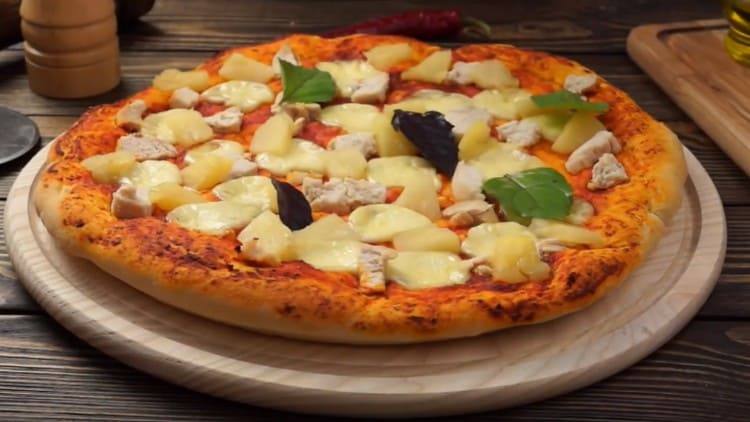 Опитайте тази рецепта и се опитайте да направите такава вкусна пица с ананас и пиле.