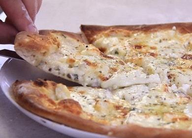 Как да научите как да готвите вкусна пица със сирене