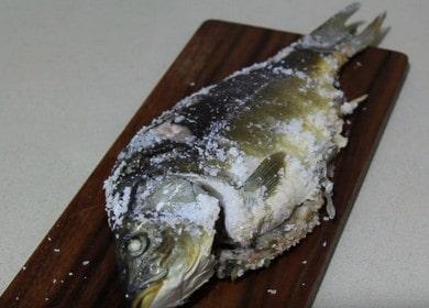 Апетитна риба на сол във фурната: много оригинална рецепта със снимка.