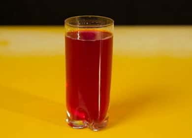 Плодова напитка от Lingonberry по стъпка по стъпка рецепта със снимка