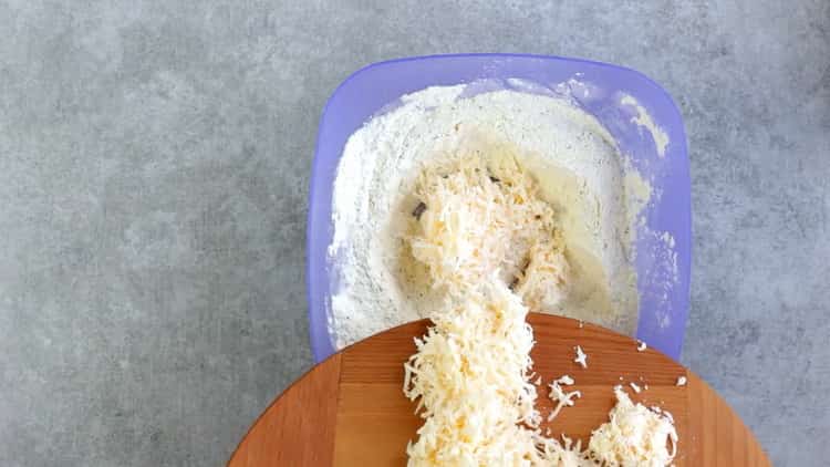 За да смесите бисквитките с преработено сирене, смесете съставките