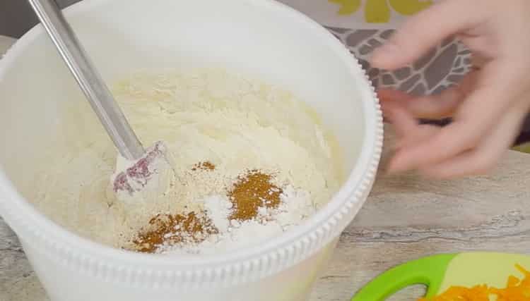Пресейте брашното в рецепта за пай с тиква