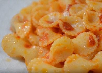 Ang pagluluto ng masarap na pasta na may recipe ng tomato paste na may larawan.