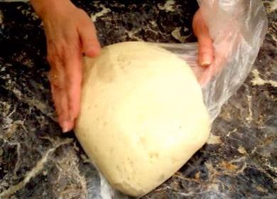 Как да научите как да направите вкусно тесто с мая за пайове на мляко