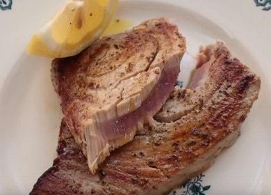 Keitämme tonnikalan grillillä oikein: askel askeleelta resepti ja valokuva.