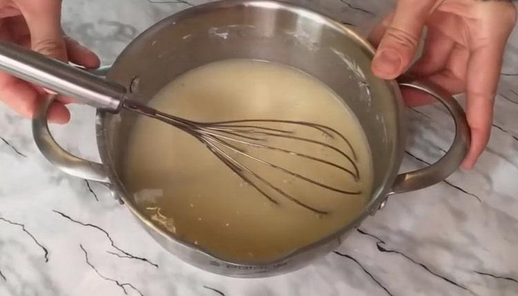 За да направите крем от дрожди от квас, добавете мляко