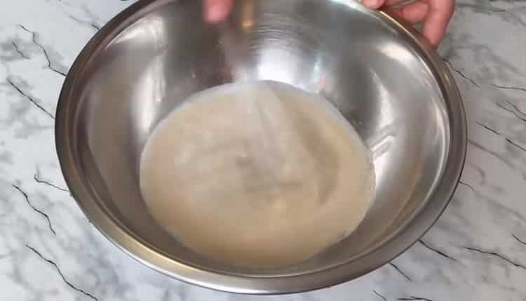За да направите кюспе от дрожди от дрожди, направете тесто