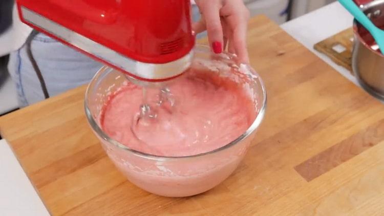 За да направите ягодов чийзкейк, пригответе пълнежа