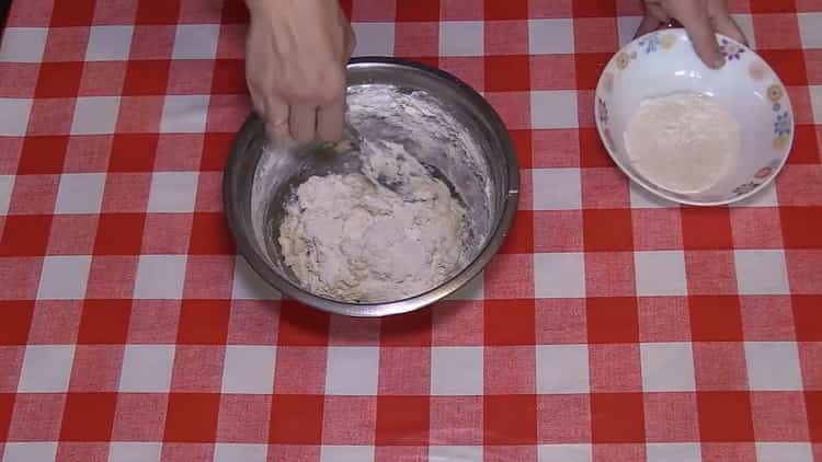 За да направите картофени питки, направете тесто