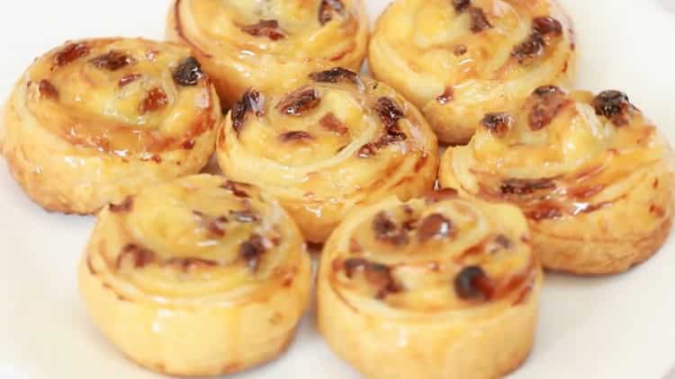 Puff pastry snails sa isang hakbang-hakbang na recipe na may larawan