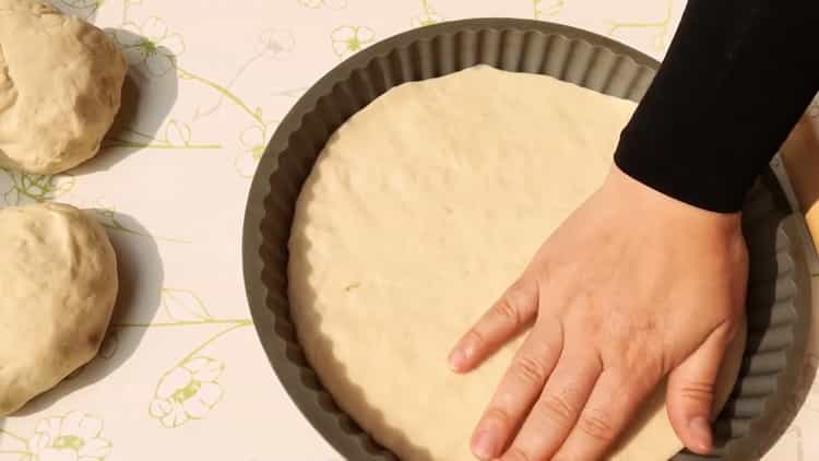 За да направите качапури, поставете тестото върху лист за печене