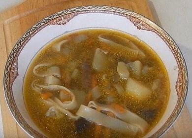 Mga mabangong mushroom noodles: niluto ayon sa recipe na may larawan.