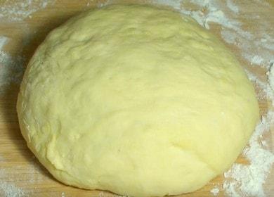 приготвяме нежно тесто с мая на вода според стъпка по стъпка рецепта със снимка.
