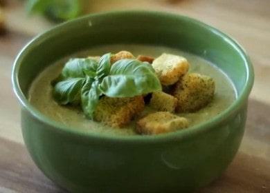 Готвене на вкусна крем супа от броколи със сметана по стъпка по стъпка рецепта със снимка