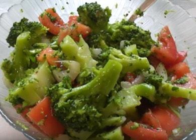 Naghahanda kami ng isang masarap na broccoli salad ayon sa isang sunud-sunod na recipe na may isang larawan.