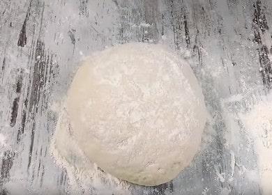 Приготвяме нежно тесто с мая за пица в мляко по стъпка по стъпка рецепта със снимка.