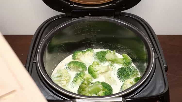 Комбинирайте съставките, за да направите броколи