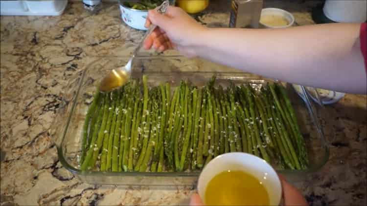 Как да си направите зелени аспержи, изпечени на фурна с чесън и пармезан