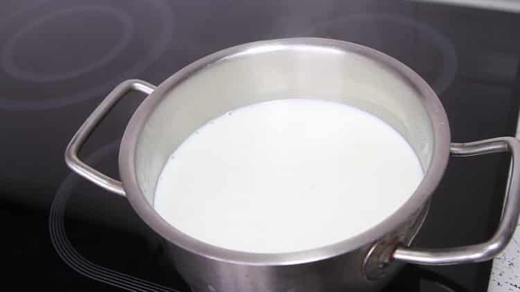 За да приготвите млечно желе с желатин, пригответе мляко