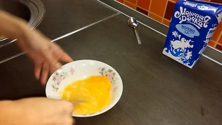 За да направите омлет, разбийте яйцата