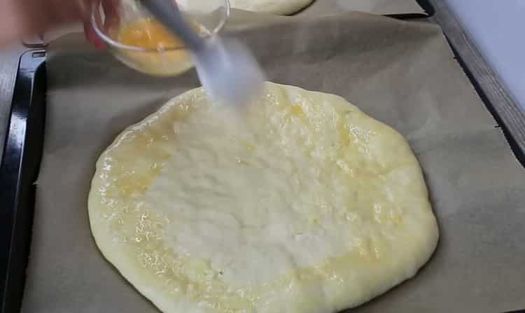 За да направите качапури, намажете с тортата