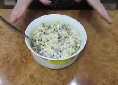 Ang salad na may beans at mga crackers ng mais: isang hakbang-hakbang na recipe na may mga larawan