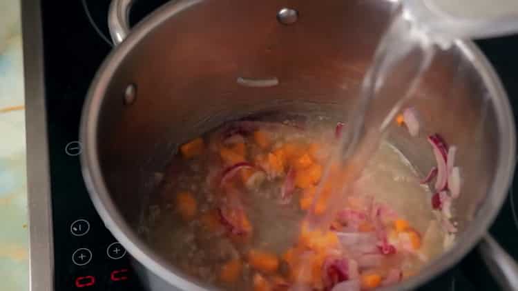 За приготвяне на супа. добавете бульон