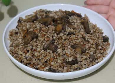 Buckwheat na may mga kabute at sibuyas ayon sa isang hakbang-hakbang na recipe na may larawan