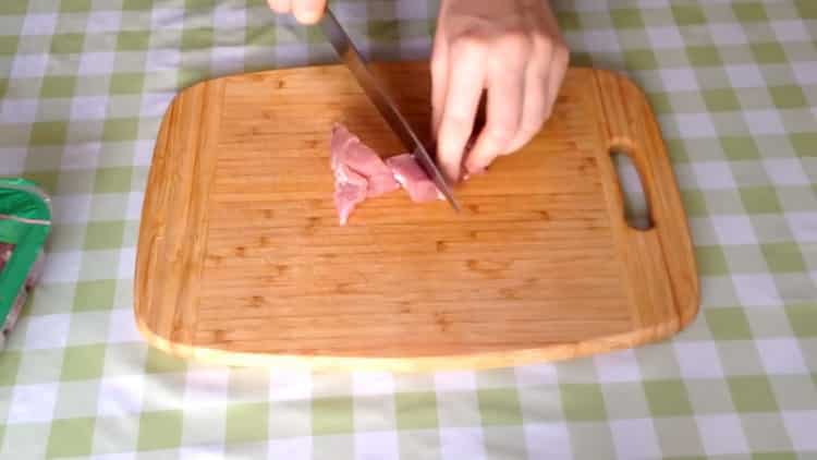 За готвене накълцайте месо