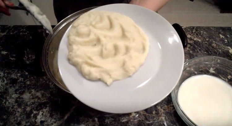 pinong handa na mashed cauliflower.