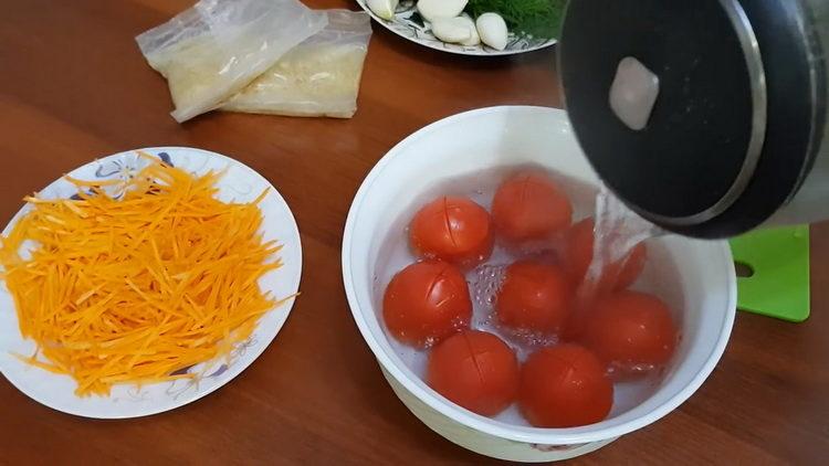 бланширайте доматите