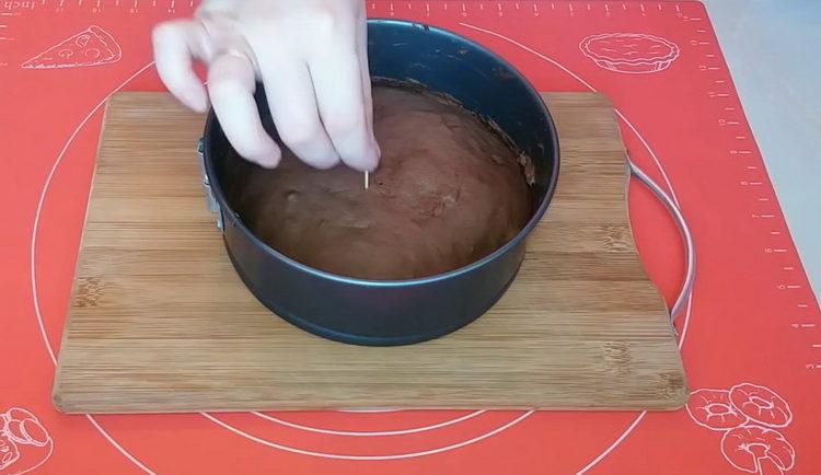 За да направите торта, проверете готовността на тортата