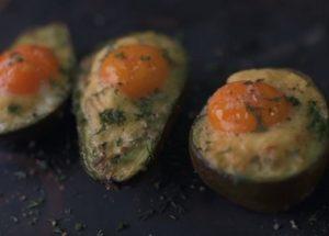 الأفوكادو الأصلي المخبوز: وصفة مع صور خطوة بخطوة لتناول وجبة خفيفة غير عادية.