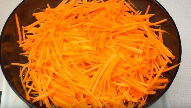 настъргани моркови на корейско ренде също