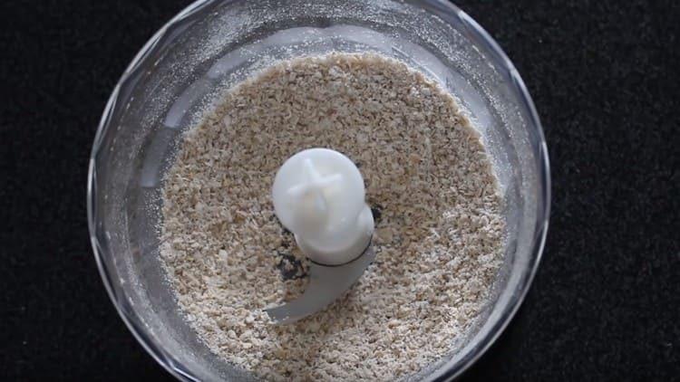 Gumiling oatmeal sa isang blender.