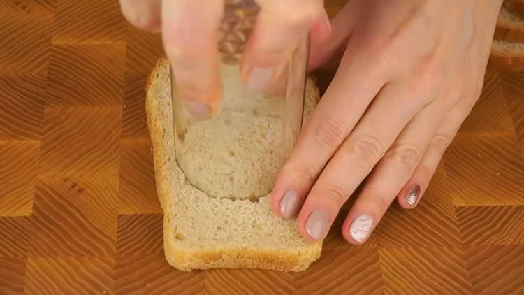 изрежете кръг от хляб