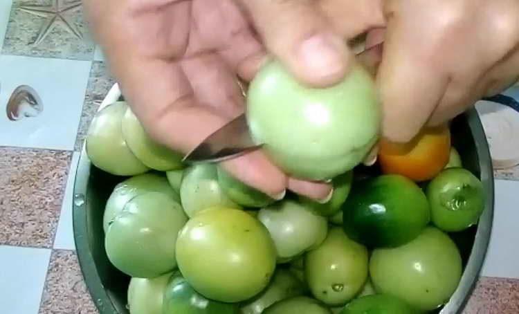 нарязани на зелени домати