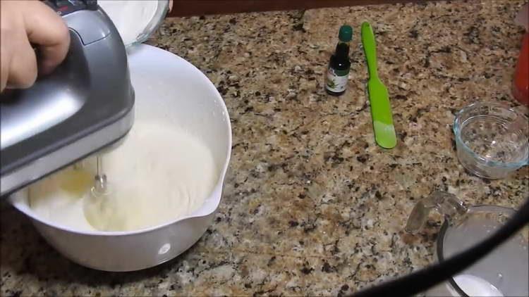 ibuhos ang puding ng cream