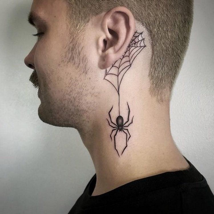 татуировка на шее конопля